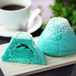 blue_mt_fuji_curry_bread