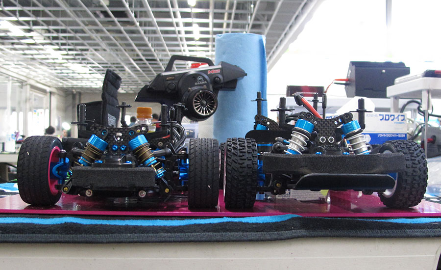 M-06とM-06Raを並べてみた : MachineのRC道