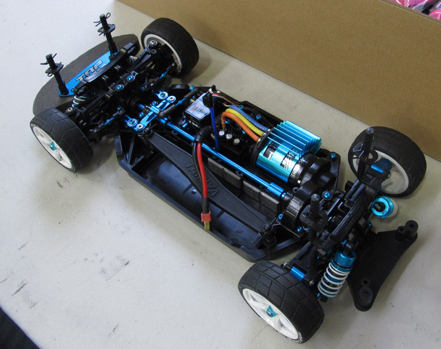 TB-02Bネオスコーチャ『限定ピンク』を組む(1/3) : MachineのRC道
