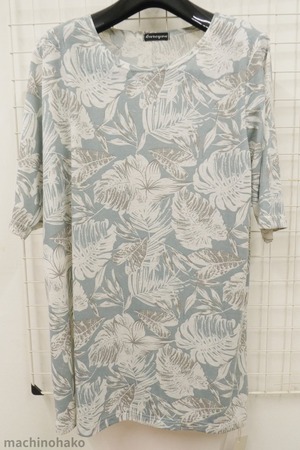 ロングT 　葉柄　リーフ柄　Tシャツ　長いTシャツ　ゆったり　リサイクル　古着