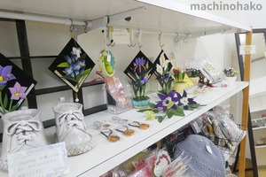 街知の箱　店内　花小物さん作品コーナー