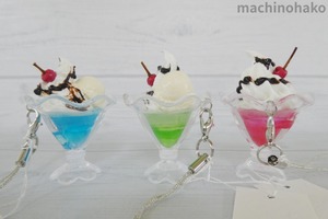 アイスパフェ　アイス　パフェ　フェイクスイーツ　ストラップ　レジン　手作り　ハンドメイド