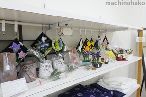 街知の箱　店内　花小物さん作品コーナー
