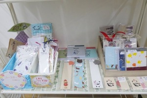 街知の箱　店内　サジの紙雑貨店さん作品コーナー