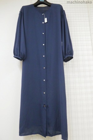 トロミ前ボタンワンピース　テロテロ　透け感　薄手　リサイクル服　女らしい　前開きワンピース　前開き　ワンピース　羽織