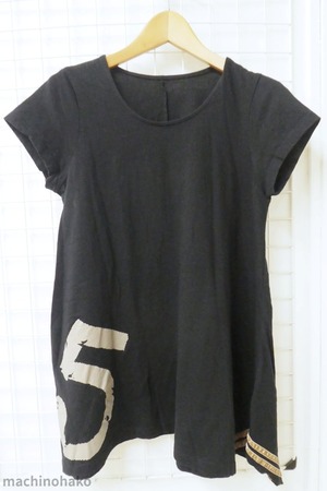 黒Tシャツ　Aライン　チュニック　ロング丈　ブラック　黒　Tシャツ