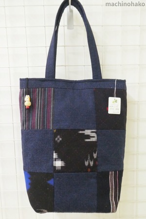 手さげ　かすり　鞄　カバン　バッグ　バック　手作りバッグ　パッチワーク　猫ストラップ　紺絣