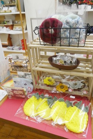 街知の箱　店内　ねこ福堂さん作品コーナー