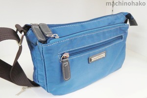 ブルー　ショルダーバッグ　ショルダーバック　軽い　ポケット多数　Hanai Yukiko