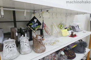 街知の箱 店内 花小物さん作品コーナー