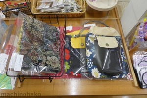ねこ福堂さん作品コーナー　街知の箱　店内
