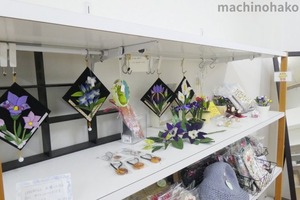 街知の箱　店内　花小物さん作品コーナー