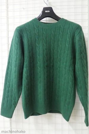 ユニクロ　緑セーター