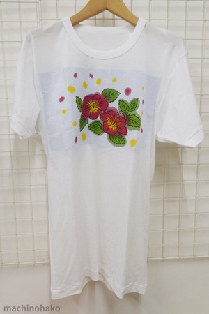 白地ハイビスカス柄　L　未使用　未着用　Tシャツ　ハイビスカス　南国Tシャツ　リサイクル　ロング丈