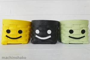 カゴ　ミニカゴ　ミニバスケット　顔　黄　黒　ライム　黄緑　イエロー　ブラック　笑顔　ニコニコ　にっこり　ニコちゃん