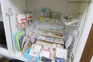 街知の箱　店内　サジの紙雑貨店さん作品コーナー