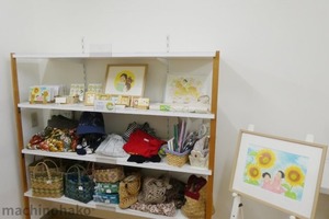 街知の箱　店内　くぼふみえさん作品コーナー