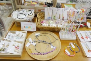 smol（スモル）さん作品コーナー　街知の箱　店内