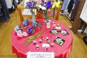 街知の箱　店内　花小物さん作品コーナー　1位表彰台
