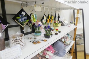 街知の箱　店内　花小物さん作品コーナー