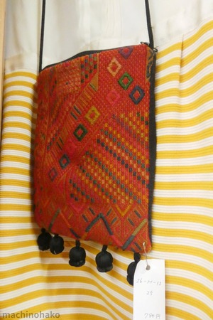 アジアン　ショルダー　ショルダーバッグ　サコッシュ　刺繍　刺しゅう　ポシェット　民族調　エスニック風