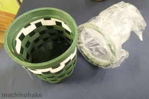 卓上ゴミ箱 緑・白 ミニゴミ箱 クラフトバンド 紙バンド かご