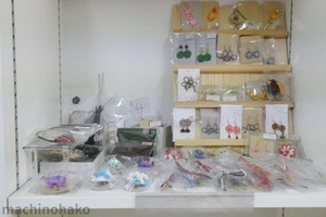 街知の箱　店内　花かんざしさん作品コーナー