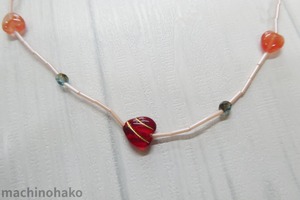 長いネックレス　チェコビーズ　ハート型ビーズ　ライン　ハンドメイドネックレス　手作りネックレス