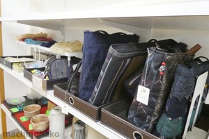 街知の箱　店内　ウサギさん作品コーナー