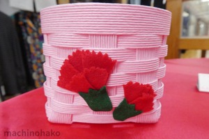 ミニカゴ　ミニかご　ミニ籠　クラフトバンド　カーネーション　薄ピンク　ピンク