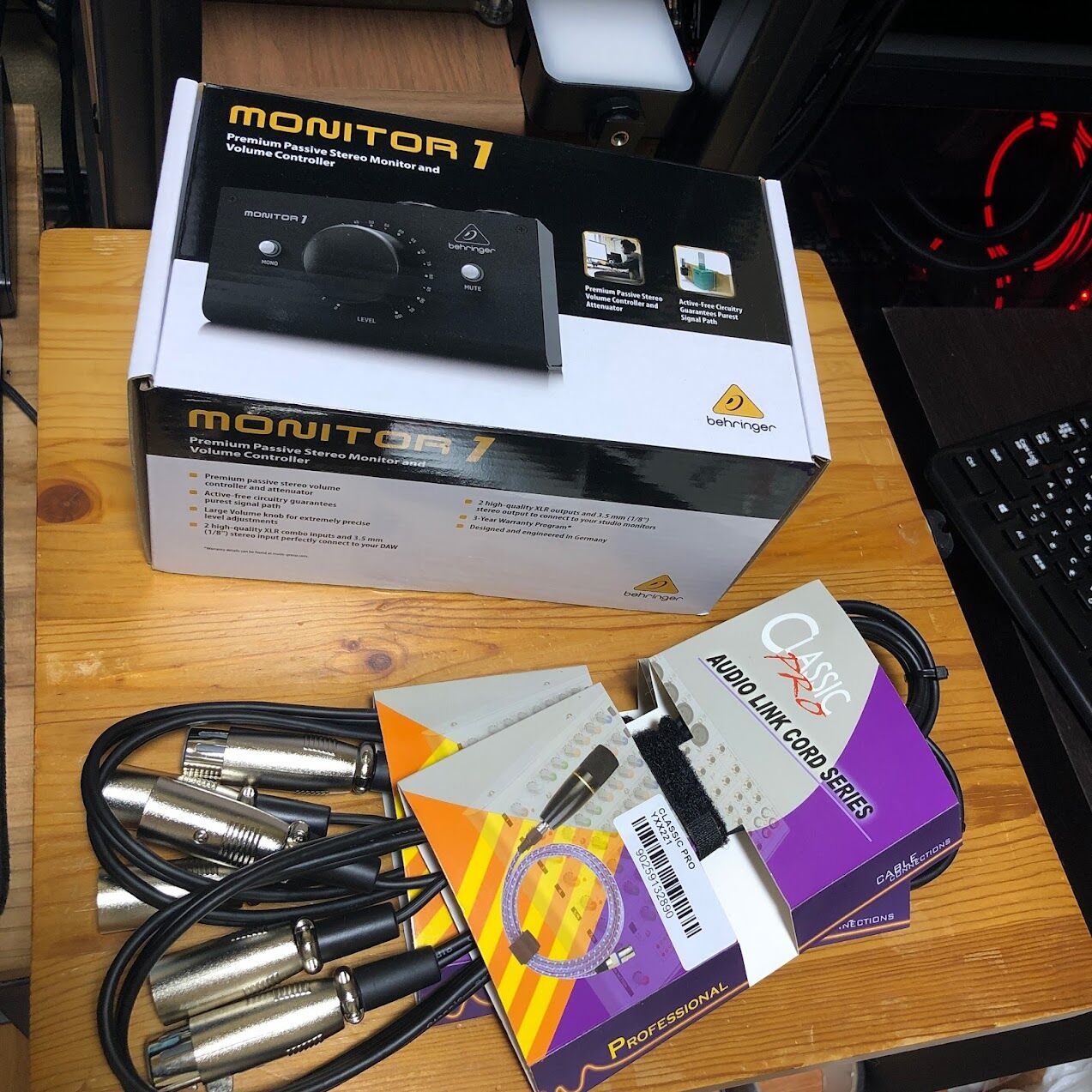 MONITOR1プレミアムパッシブステレオモニターとボリュームコントローラー。(中古品) BEHRINGER MONITOR1 を購入 : まいまいオーディオ Blog - 中古で揃える