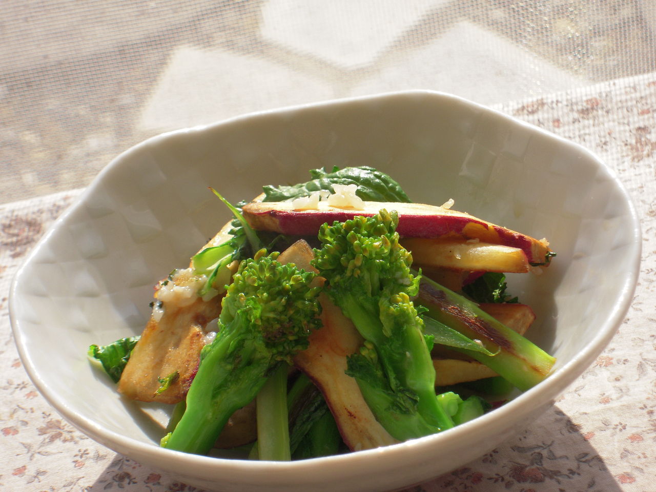 めっちゃ美味しい意外な組み合わせ 菜の花とさつま芋の塩麹風味 マクロビオティック 簡単 料理 レシピ ゆん ｓ