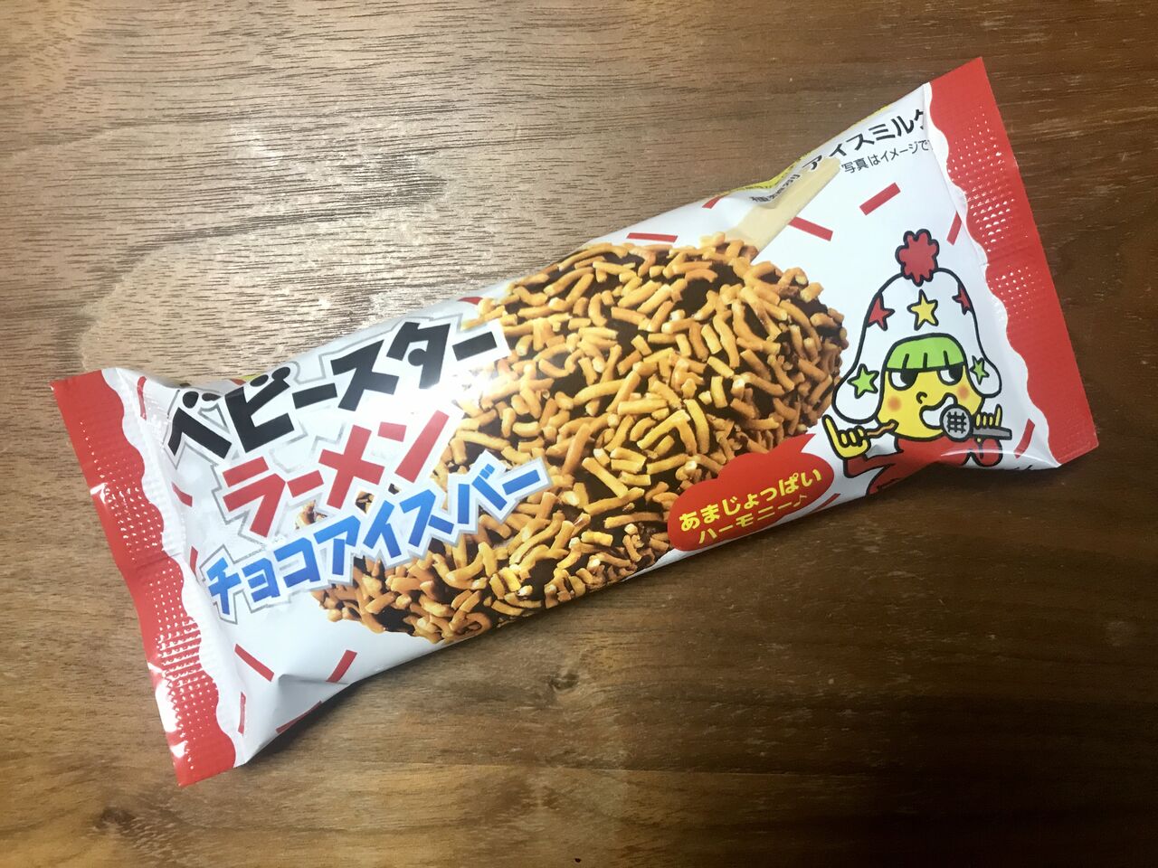 見た目はタタリ神 ベビースターラーメンチョコアイスバーの気になる味をレビュー まりこのblog 見た目はタタリ神 ベビースターラーメンチョコアイスバーの気になる味をレビュー まりこのblog