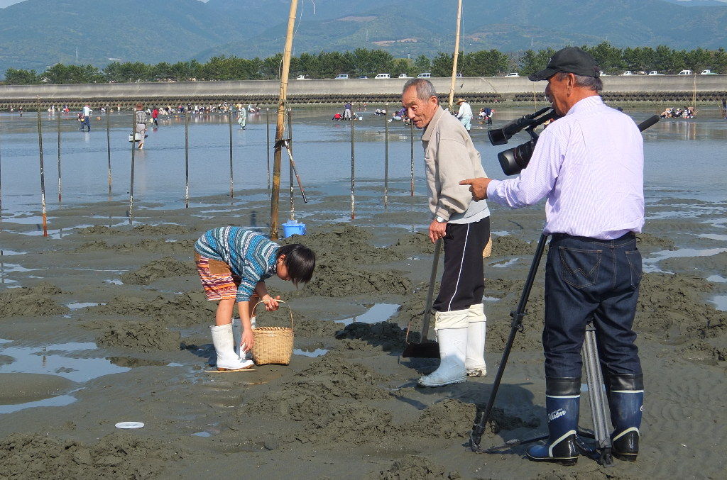マテ貝採り解禁で賑わう出水市福ノ江海岸 花鳥風月きままな外遊び マテ貝採り解禁で賑わう出水市福ノ江海岸 花鳥風月きままな外遊び