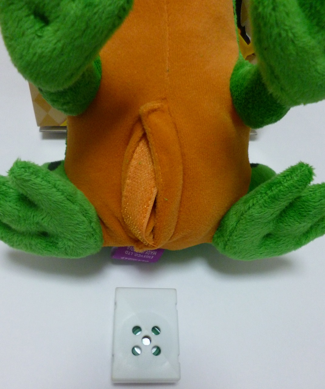 ジョジョの奇妙な冒険 拳で押すと メメタァ と鳴く!カエル ジョジョの奇妙な冒険 拳で押すと メメタァ と鳴く!カエル