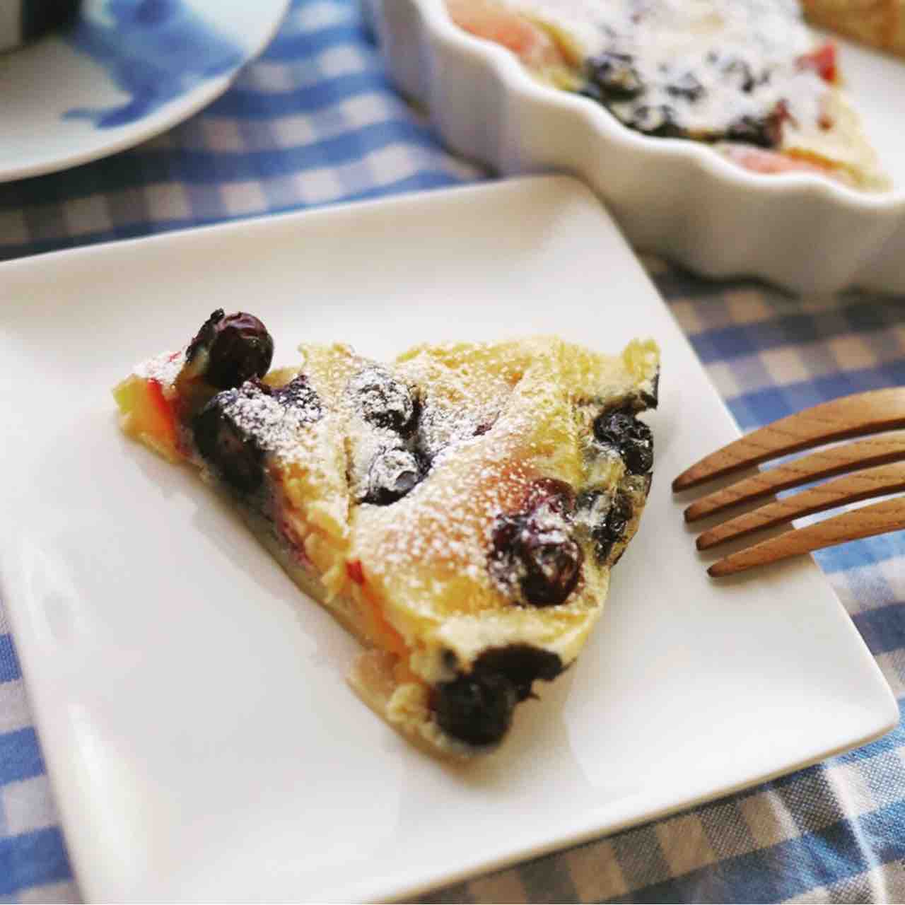 ネクタリンとブルーベリーのクラフティ マダム昌代の頭の中はだいたい食べ物 ネクタリンとブルーベリーのクラフティ マダム昌代の頭の中はだいたい食べ物
