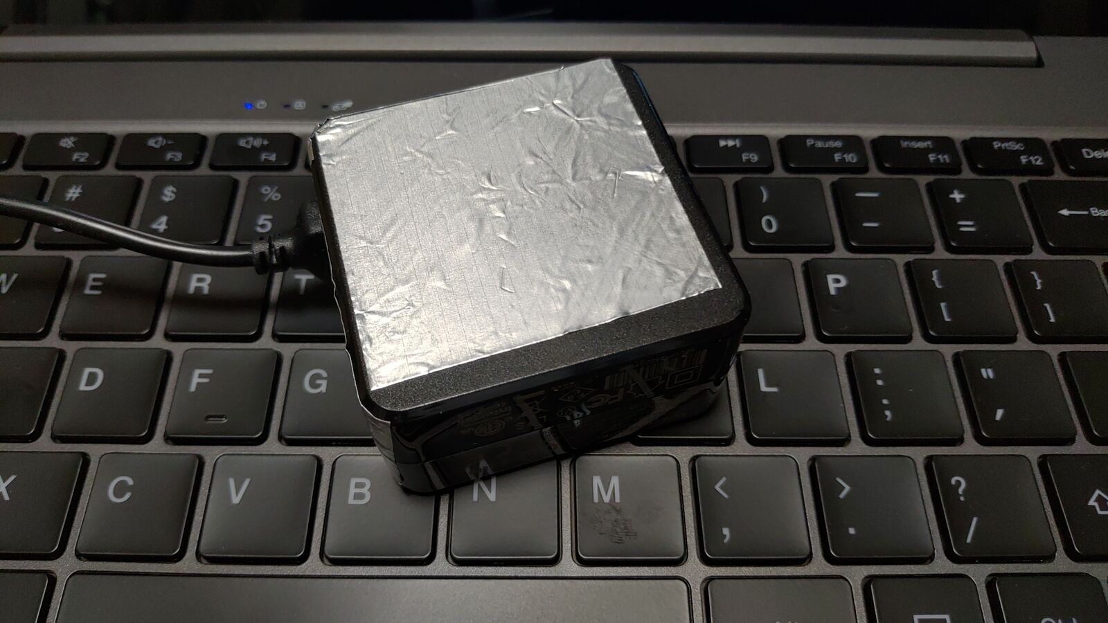 中国製品のACアダプターの品質の悪さを思い知る。コイル鳴き対策。CHUWI GemiBookPro14。結構すぐ収まったという かずまびーのぶろぐ 中国製品のACアダプターの品質の悪さを思い知る。コイル鳴き対策。CHUWI GemiBookPro14。結構すぐ収まったという かずまびーのぶろぐ