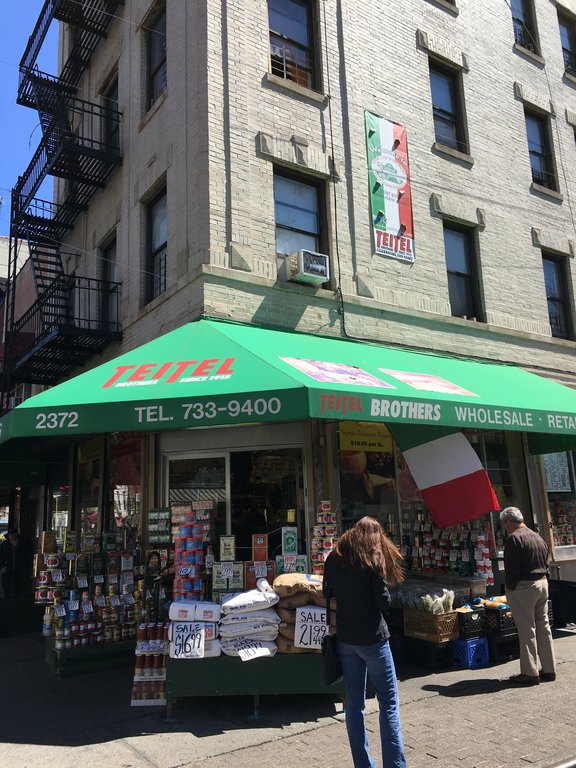 ブロンクスのイタリア街アーサーアベニューでお買い物 窓 New York 再び ブロンクスのイタリア街アーサーアベニューでお買い物 窓 New York 再び