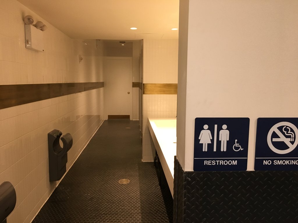 ジェンダー フリーなトイレと ブライアント パーク横のwhole Foods 窓 New York 再び