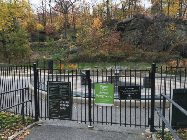 公園 West 110th St Playgroundと Subway ハーレム 窓 New York 再び 公園 West 110th St Playgroundと Subway ハーレム 窓 New York 再び