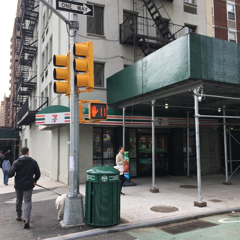 コンビニ：セブンイレブン@ East 96th St : 窓＠New York 再び！