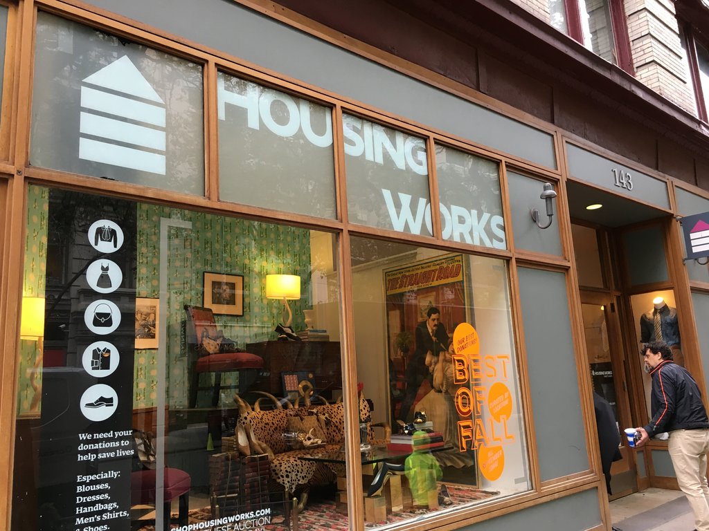 Used Angel Street Thrift Shopとhousing Works チェルシー 窓 New York 再び