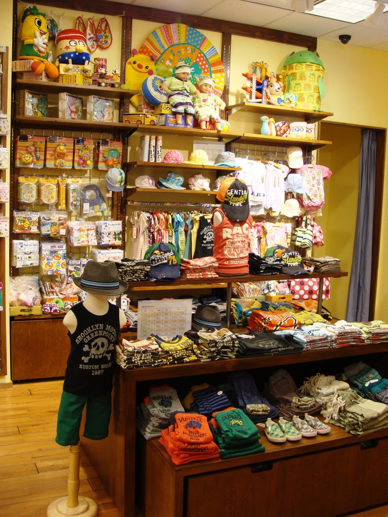 日本の子供服 Bit Z Kidsの新店舗 Tri Be Ca 窓 New York 日本の子供服 Bit Z Kidsの新店舗 Tri Be Ca 窓 New York