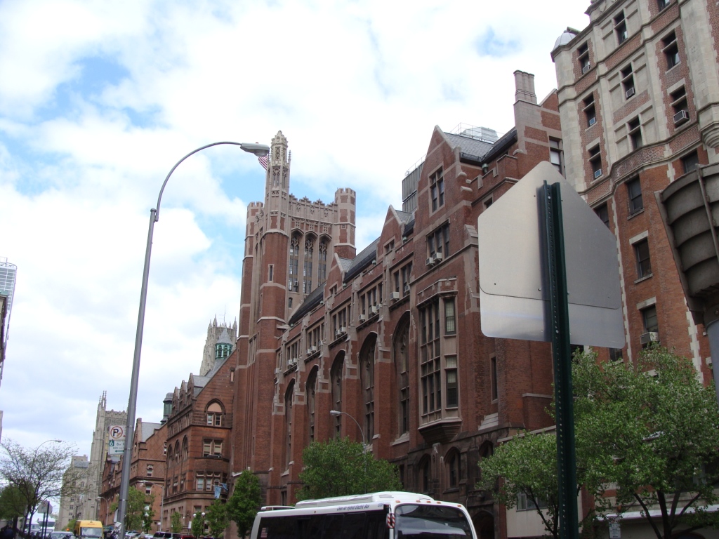 イタリアン Sezz Mediと リバーサイド教会 モーニングサイドハイツ 窓 New York