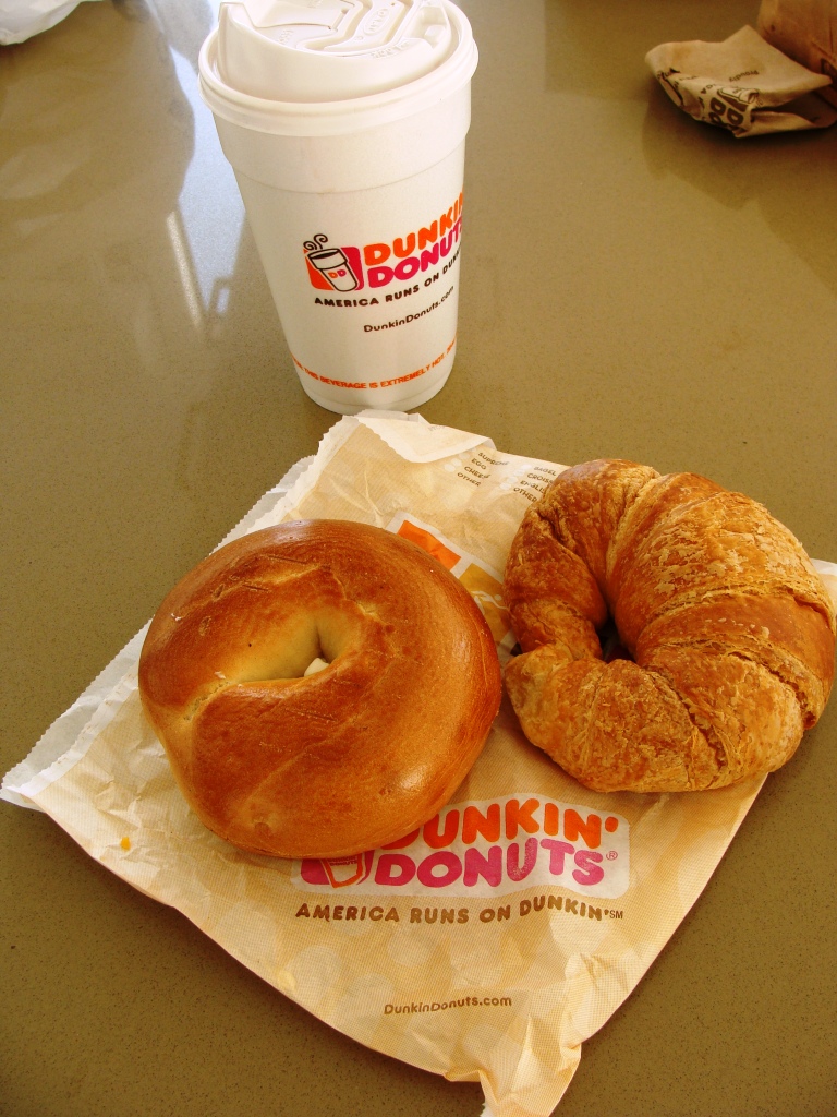 スーパー コスコ Costco Queens と ダンキンドーナツ Dunkin Donuts 窓 New York