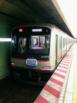 時差Bizライナー半蔵門線表参道駅
