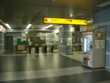 20060610桃花台新交通小牧駅改札前