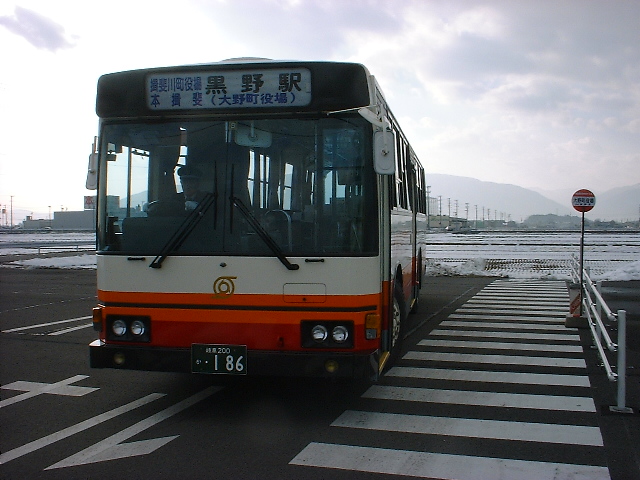 名阪近鉄バス 揖斐黒野線 13番まどぐち