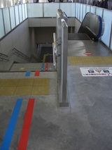 20100516京急蒲田駅階段とエスカレーター