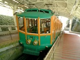 写真六甲ケーブル車両緑上20041227